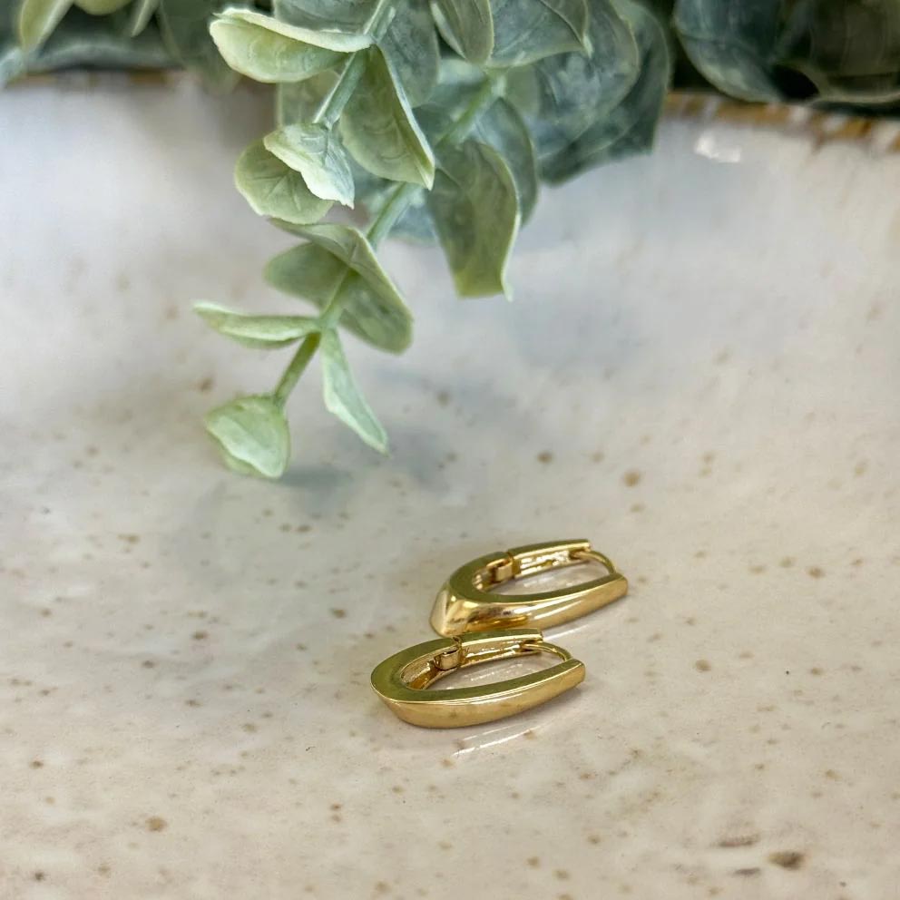 Queen Of The Foxes Oval Link Gold Earrings | Koop.co.nz