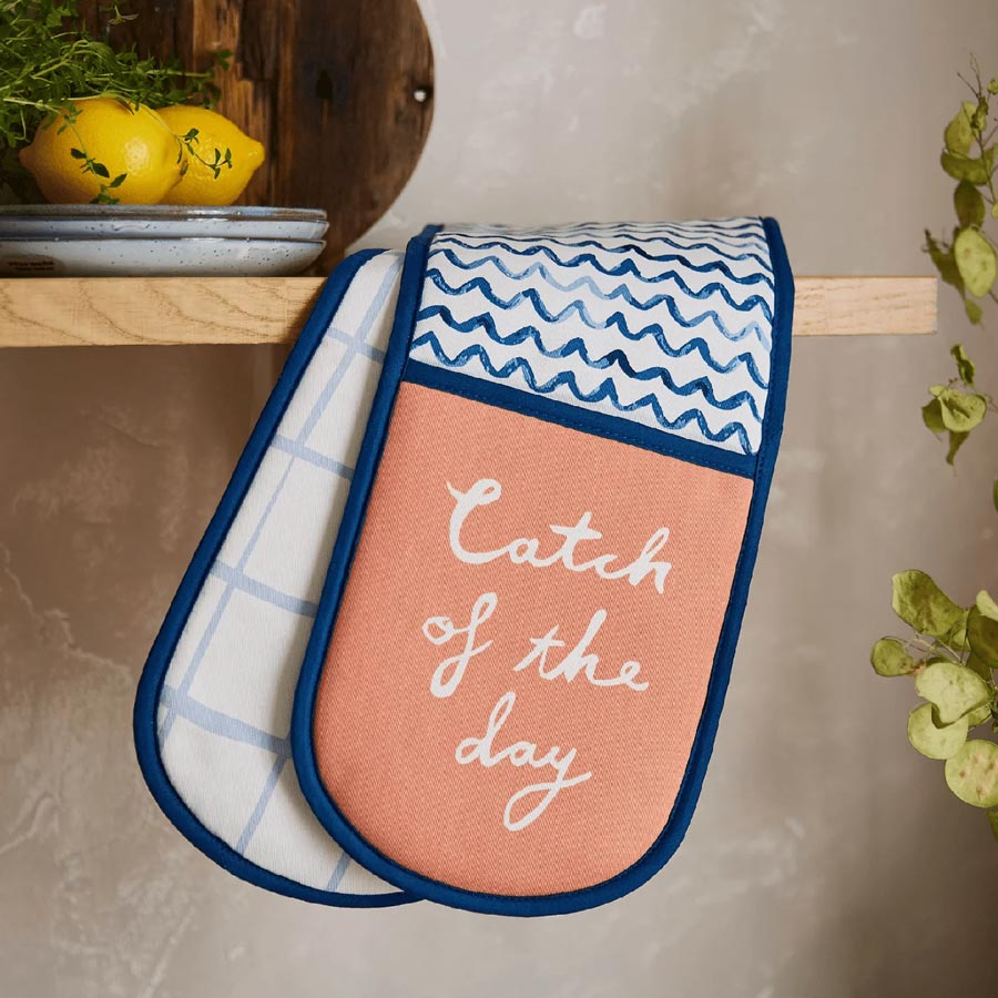 Ulster Weavers Catch Of The Day Double Oven Glove | Koop.co.nz