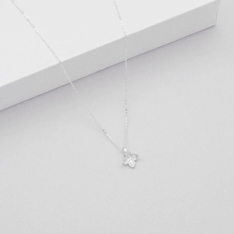 Linda Tahija Hydrangea Necklace - Silver | Koop.co.nz